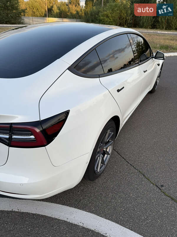 Седан Tesla Model 3 2022 в Киеве