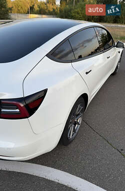 Седан Tesla Model 3 2022 в 