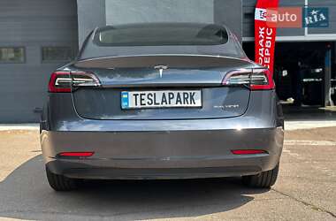 Седан Tesla Model 3 2021 в 