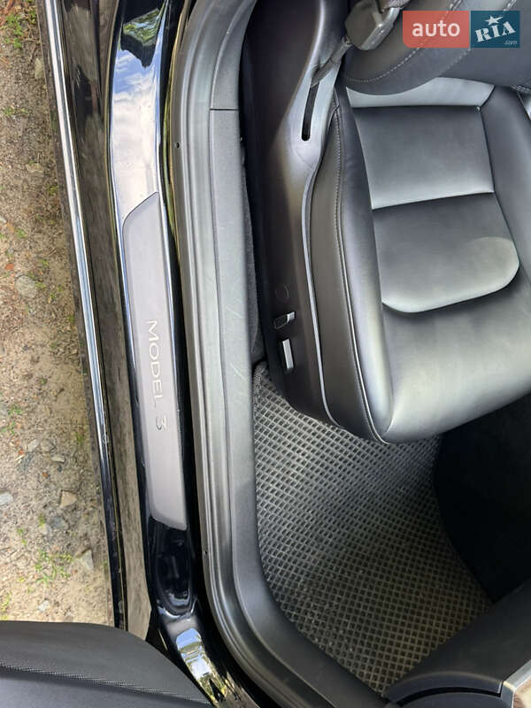 Седан Tesla Model 3 2023 в Житомирі