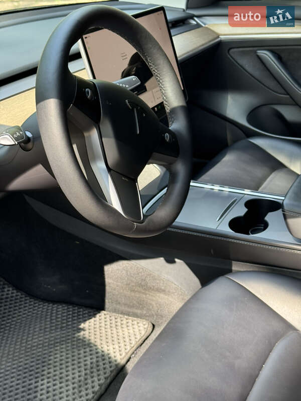 Седан Tesla Model 3 2023 в Житомирі