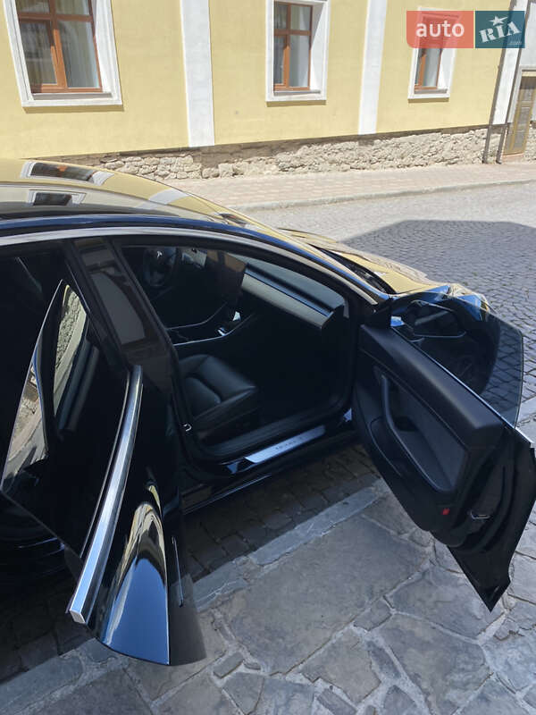 Седан Tesla Model 3 2020 в Кам'янець-Подільському