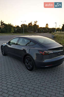 Седан Tesla Model 3 2023 в 