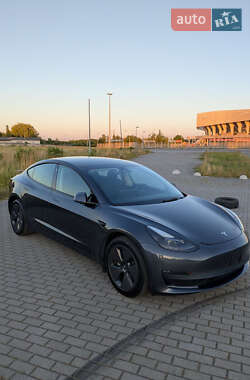 Седан Tesla Model 3 2023 в 