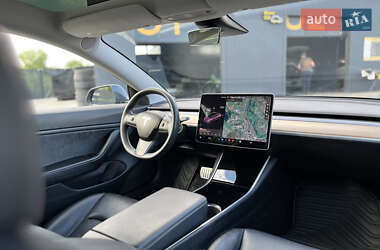 Седан Tesla Model 3 2020 в 