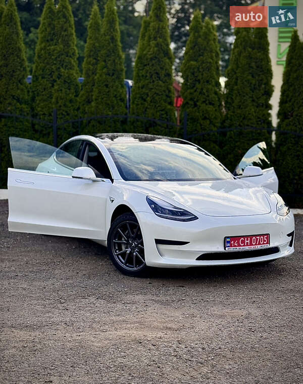 Седан Tesla Model 3 2019 в Бориславі