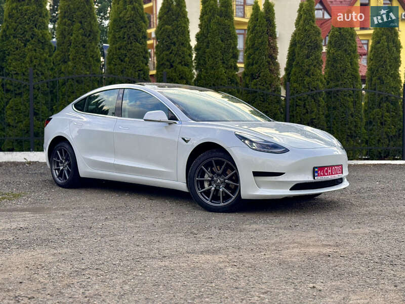 Седан Tesla Model 3 2019 в Бориславі