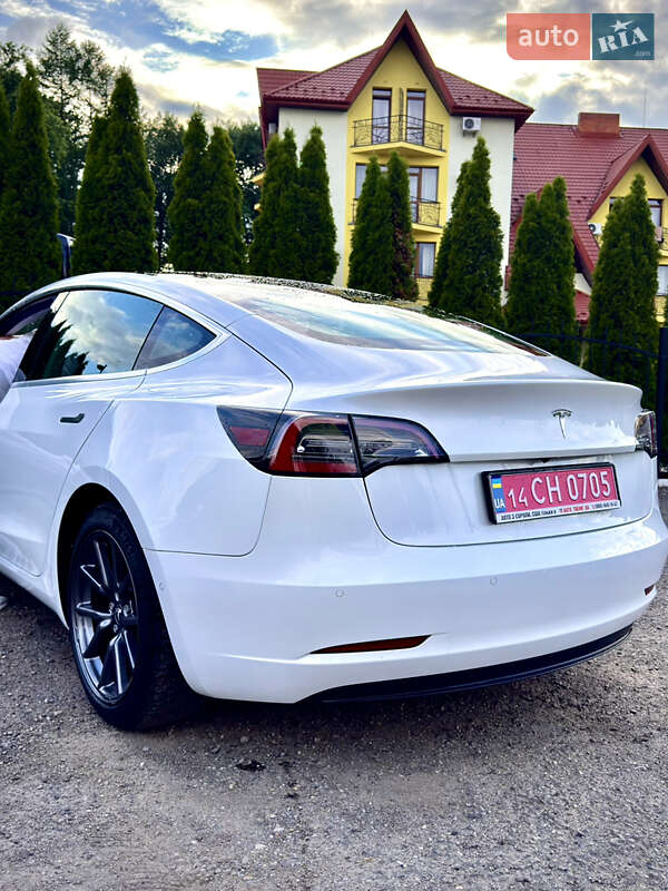 Седан Tesla Model 3 2019 в Бориславі