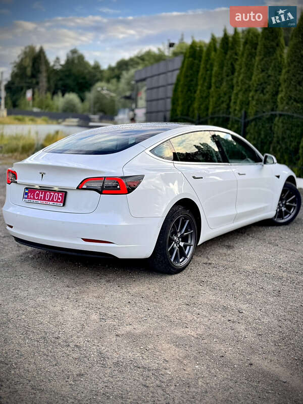 Седан Tesla Model 3 2019 в Бориславі