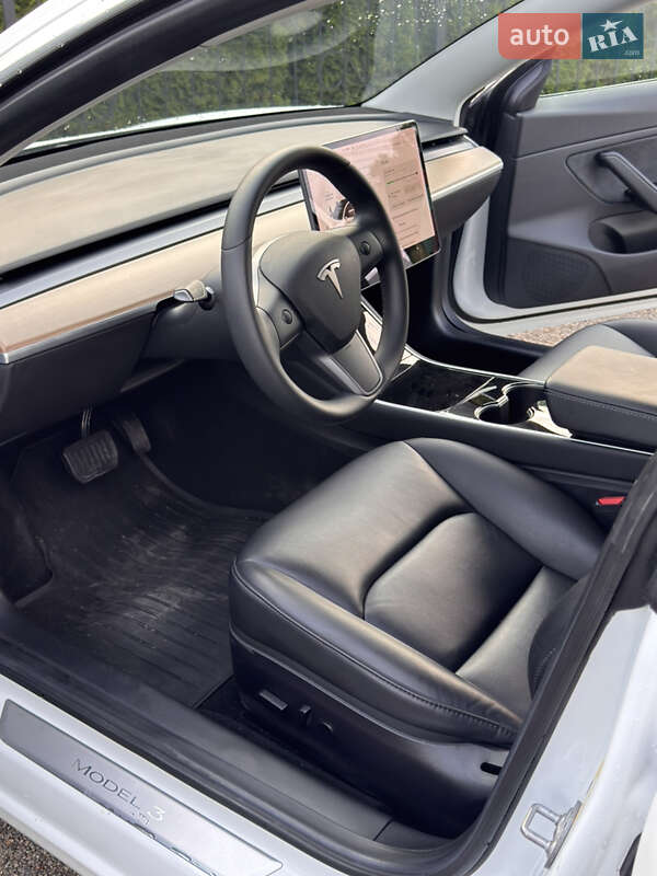 Седан Tesla Model 3 2019 в Бориславі