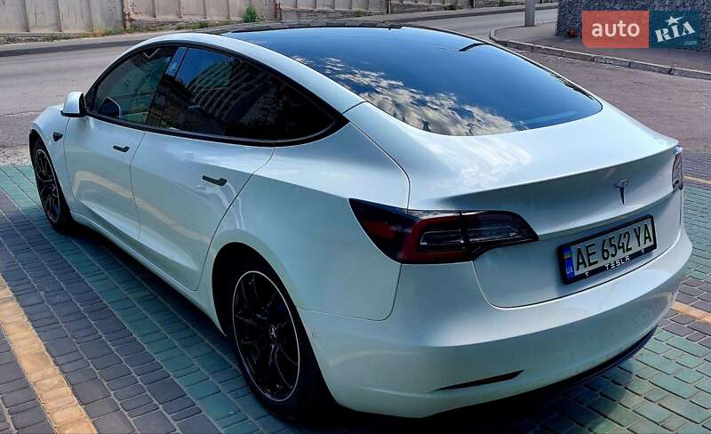 Седан Tesla Model 3 2022 в Днепре