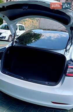 Седан Tesla Model 3 2022 в 