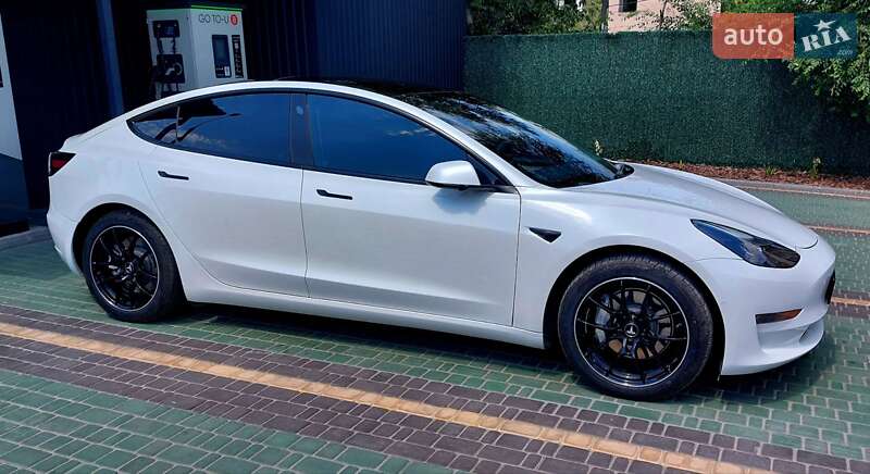 Седан Tesla Model 3 2022 в Днепре
