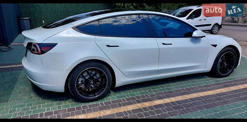 Седан Tesla Model 3 2022 в Днепре