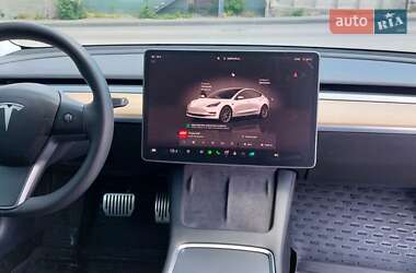 Седан Tesla Model 3 2022 в 