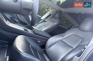 Седан Tesla Model 3 2022 в 