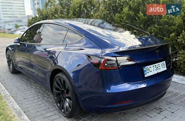 Седан Tesla Model 3 2022 в 