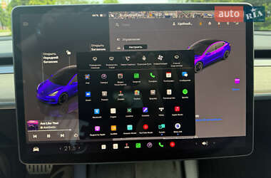 Седан Tesla Model 3 2022 в 