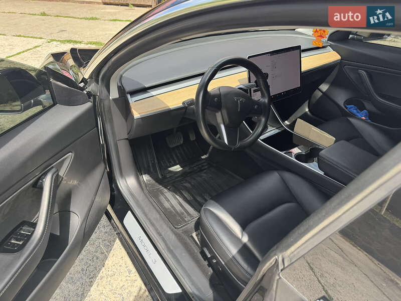 Седан Tesla Model 3 2019 в Шепетівці