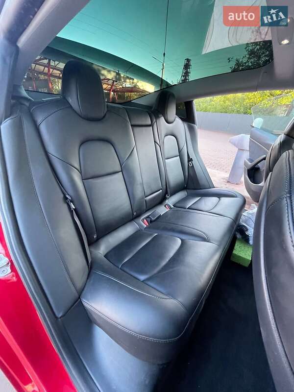 Седан Tesla Model 3 2021 в Кривом Роге