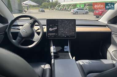 Седан Tesla Model 3 2020 в 