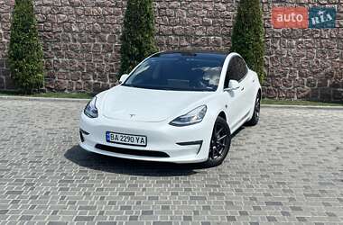 Седан Tesla Model 3 2020 в 