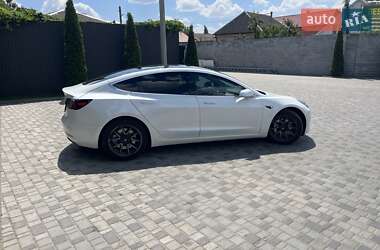 Седан Tesla Model 3 2020 в 