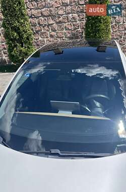 Седан Tesla Model 3 2020 в 