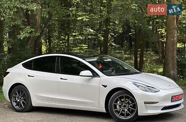 Седан Tesla Model 3 2023 в 