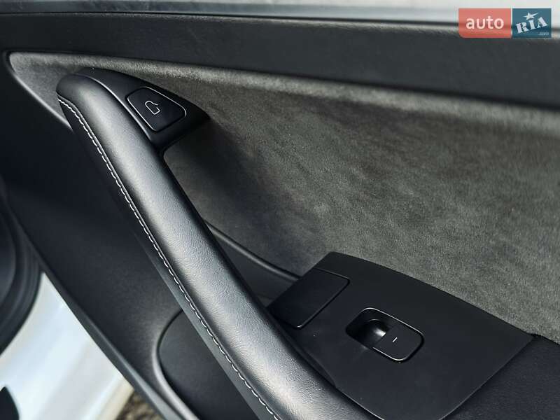 Седан Tesla Model 3 2023 в Дрогобыче