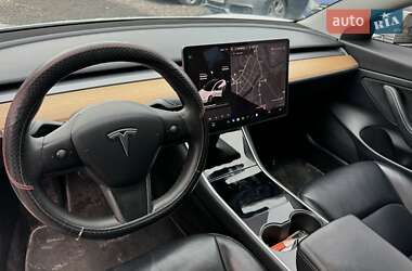 Седан Tesla Model 3 2020 в 