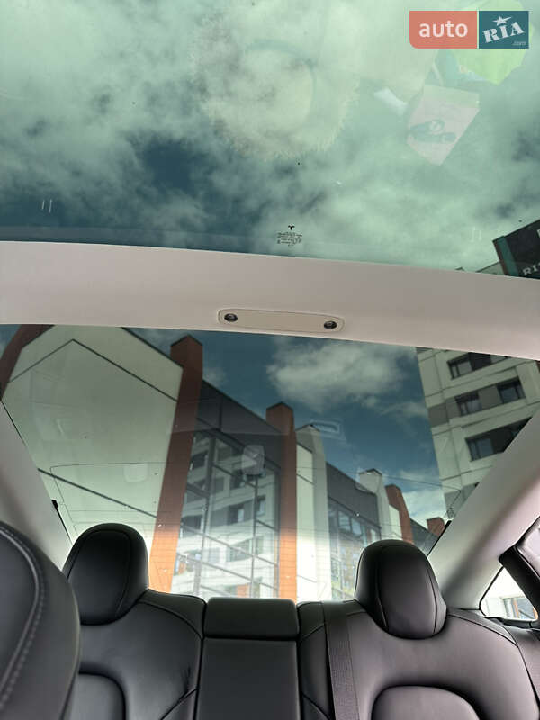 Седан Tesla Model 3 2019 в Львове