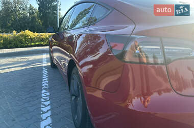 Седан Tesla Model 3 2022 в 