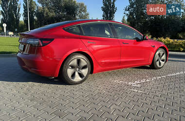 Седан Tesla Model 3 2022 в 