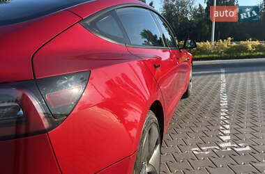 Седан Tesla Model 3 2022 в 