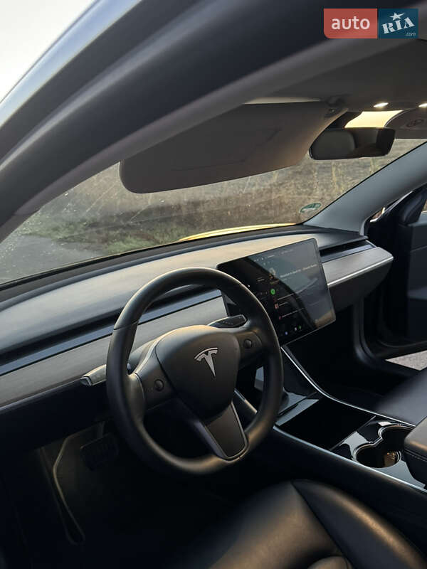 Седан Tesla Model 3 2019 в Одесі