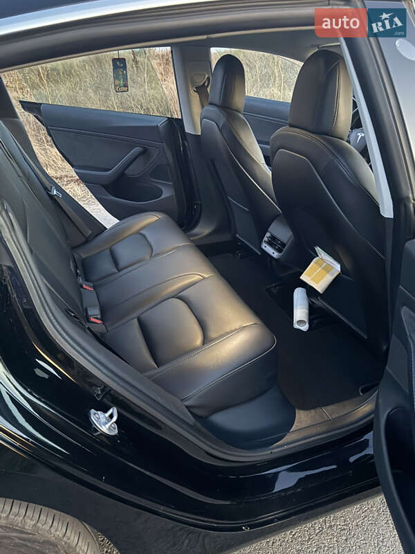 Седан Tesla Model 3 2019 в Одесі