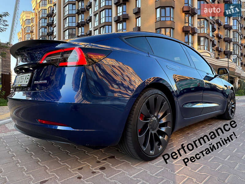 Седан Tesla Model 3 2021 в Києві