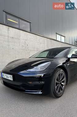 Седан Tesla Model 3 2022 в 