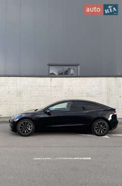 Седан Tesla Model 3 2022 в 