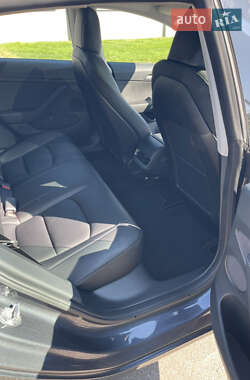 Седан Tesla Model 3 2023 в 