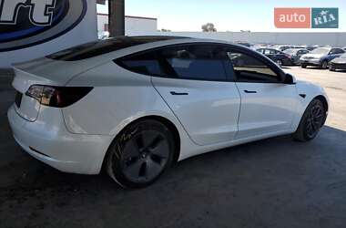 Седан Tesla Model 3 2023 в 