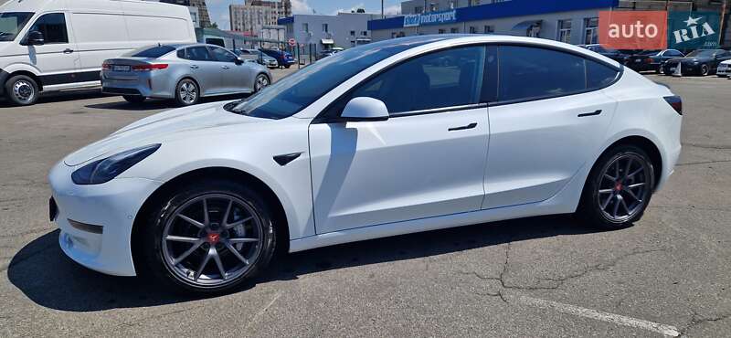 Седан Tesla Model 3 2022 в Києві