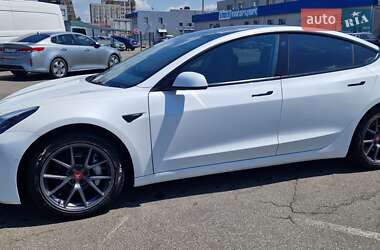 Седан Tesla Model 3 2022 в 