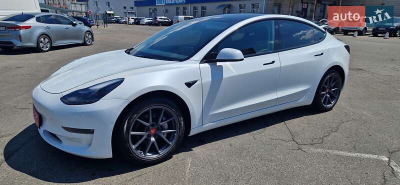 Седан Tesla Model 3 2022 в Києві