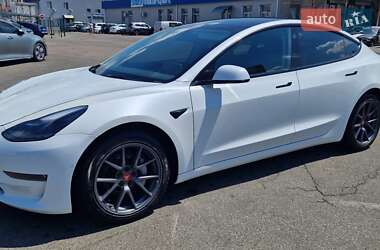 Седан Tesla Model 3 2022 в 