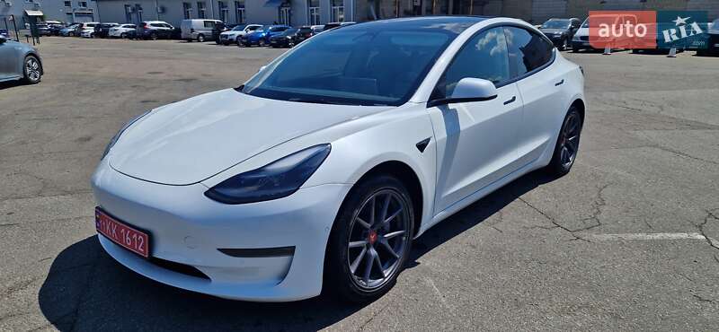 Седан Tesla Model 3 2022 в Києві