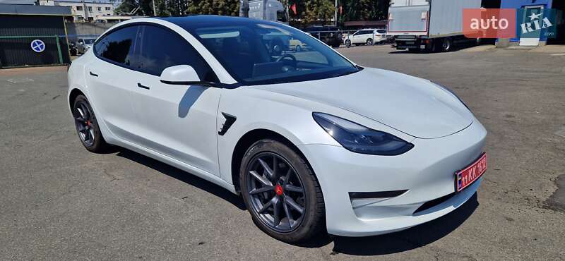 Седан Tesla Model 3 2022 в Києві
