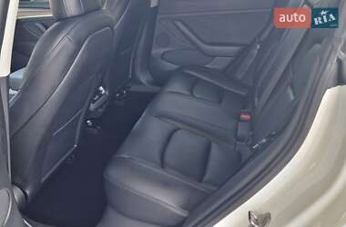 Седан Tesla Model 3 2022 в 