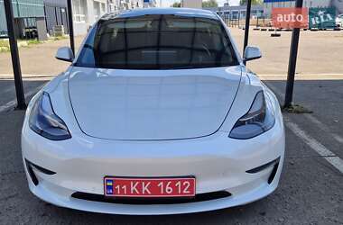 Седан Tesla Model 3 2022 в 